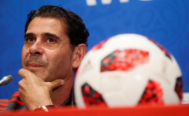 Hierro comparece ante la prensa. 