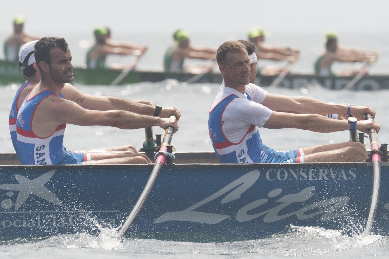 La traineta de El Astillero confirmó los pronósticos y se impuso en el campeonato regional de traineras.