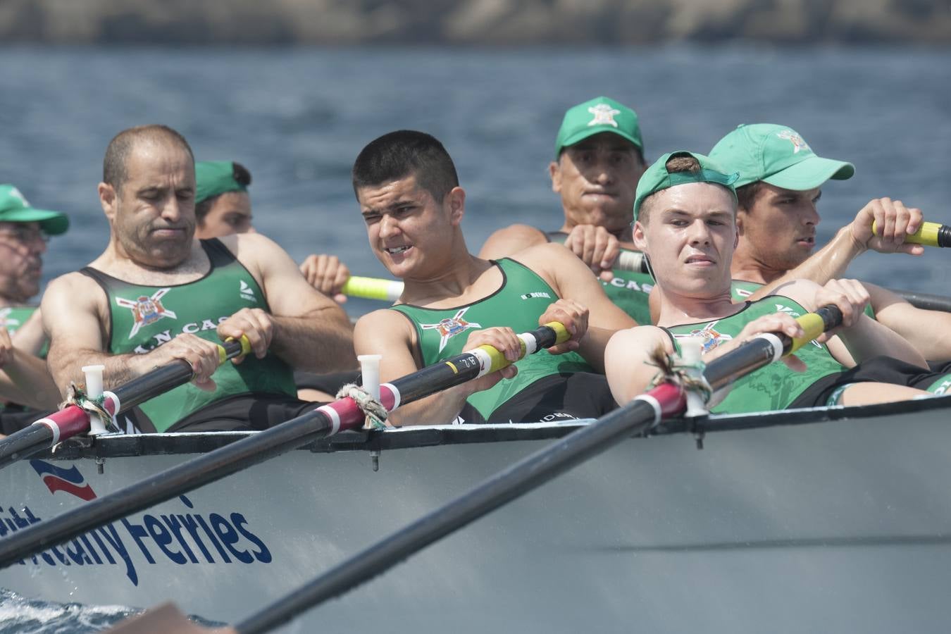 La traineta de El Astillero confirmó los pronósticos y se impuso en el campeonato regional de traineras.