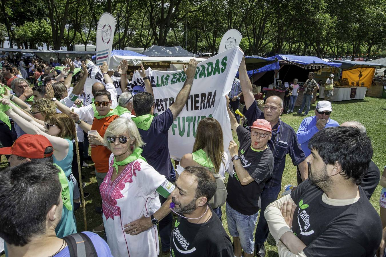 La fiesta del PRC se ha visto empañada por el enfrentamiento entre miembros de la Plataforma de las EXcavadas y simpatizantes y militantes del PRC