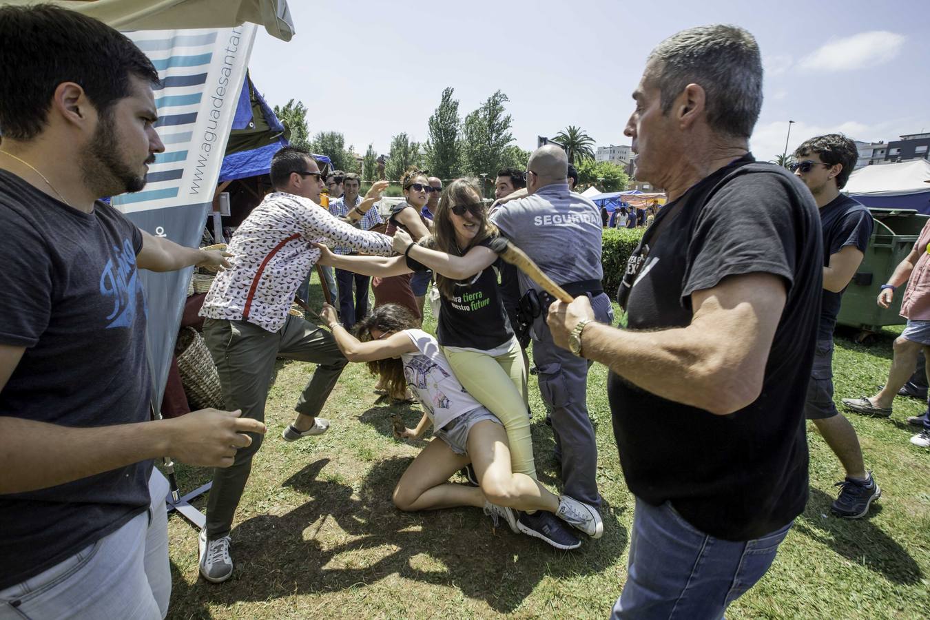 La fiesta del PRC se ha visto empañada por el enfrentamiento entre miembros de la Plataforma de las EXcavadas y simpatizantes y militantes del PRC