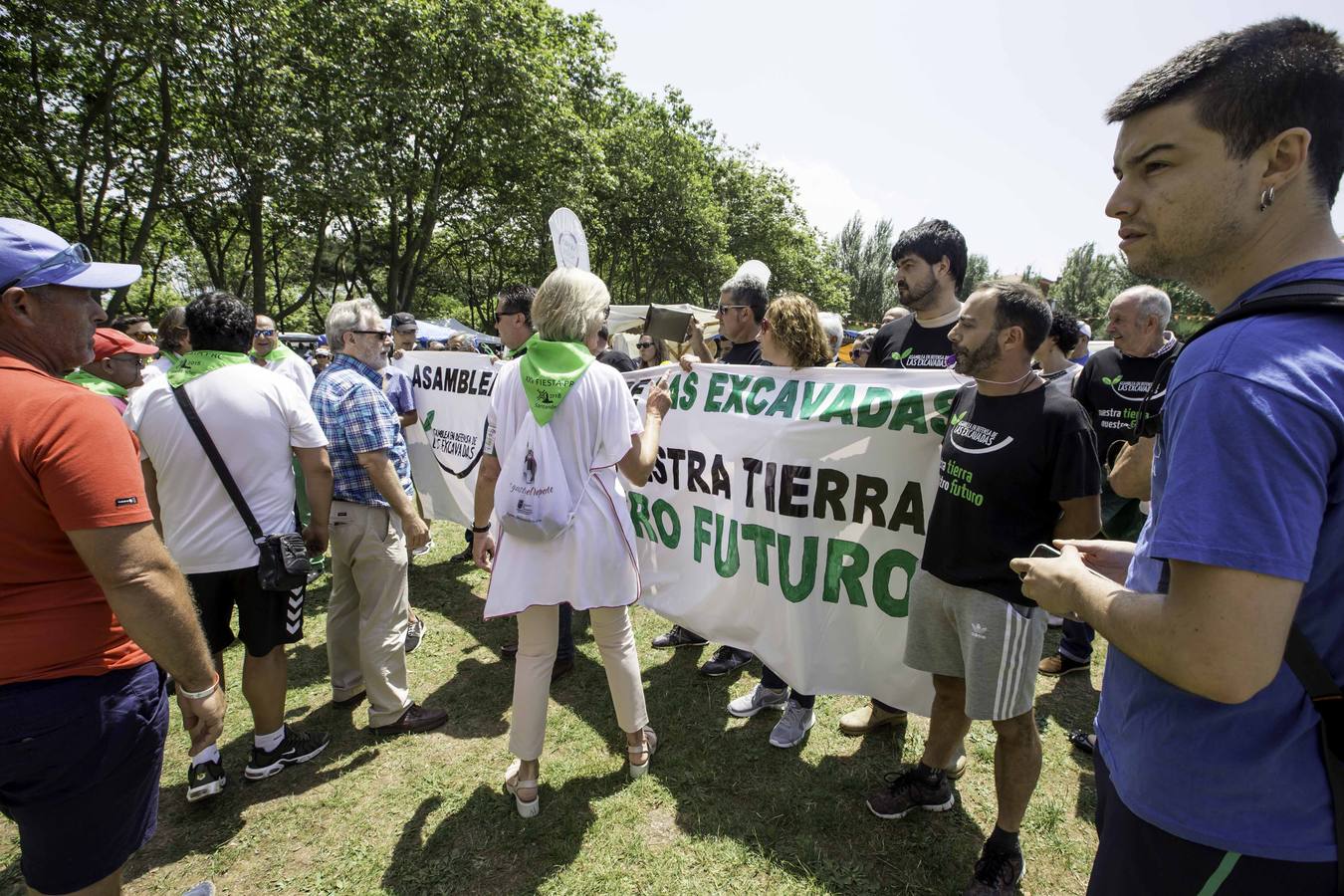 La fiesta del PRC se ha visto empañada por el enfrentamiento entre miembros de la Plataforma de las EXcavadas y simpatizantes y militantes del PRC