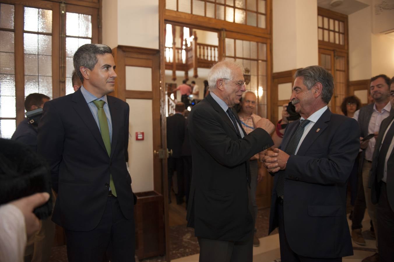 Fotos: El ministro de Exteriores, Josep Borrell, en la inauguración de los cursos de verano de la UIMP