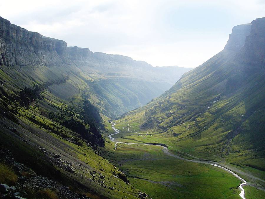 Ordesa y Monte Perdido. Huesca. 1.400 especies vegetales, Reserva de la Biosfera y Patrimonio de la Humanidad de la Unesco. 15.608 hectáreas.