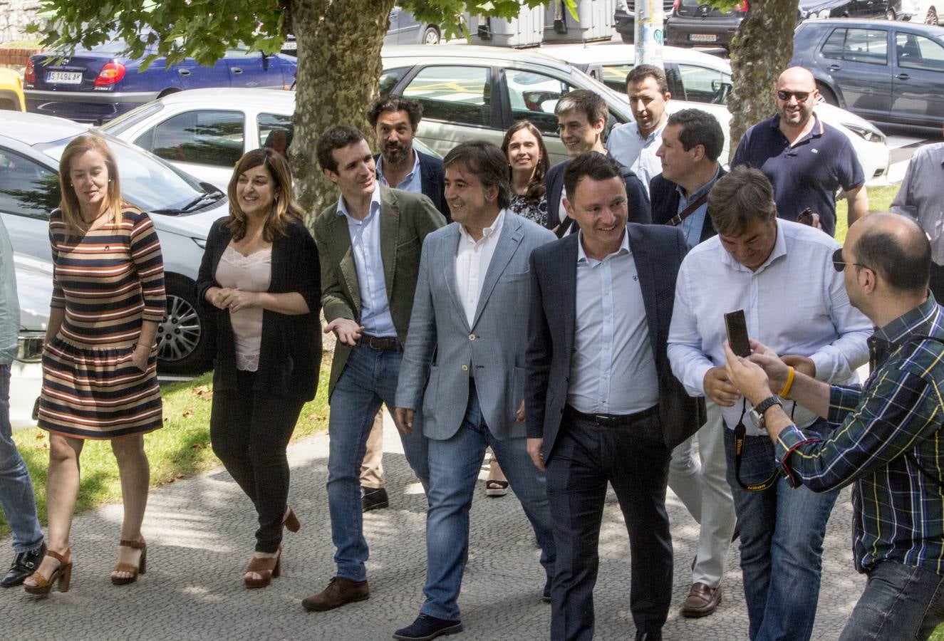 Fotos: Pablo Casado, en un acto con afiliados del PP en Santander