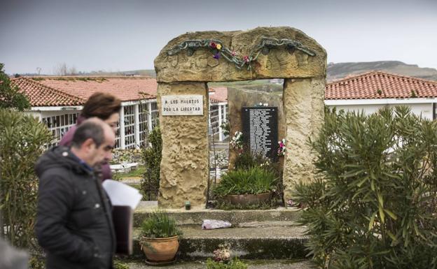 Imagen principal - Cementerio de Ciriego, en Santander.