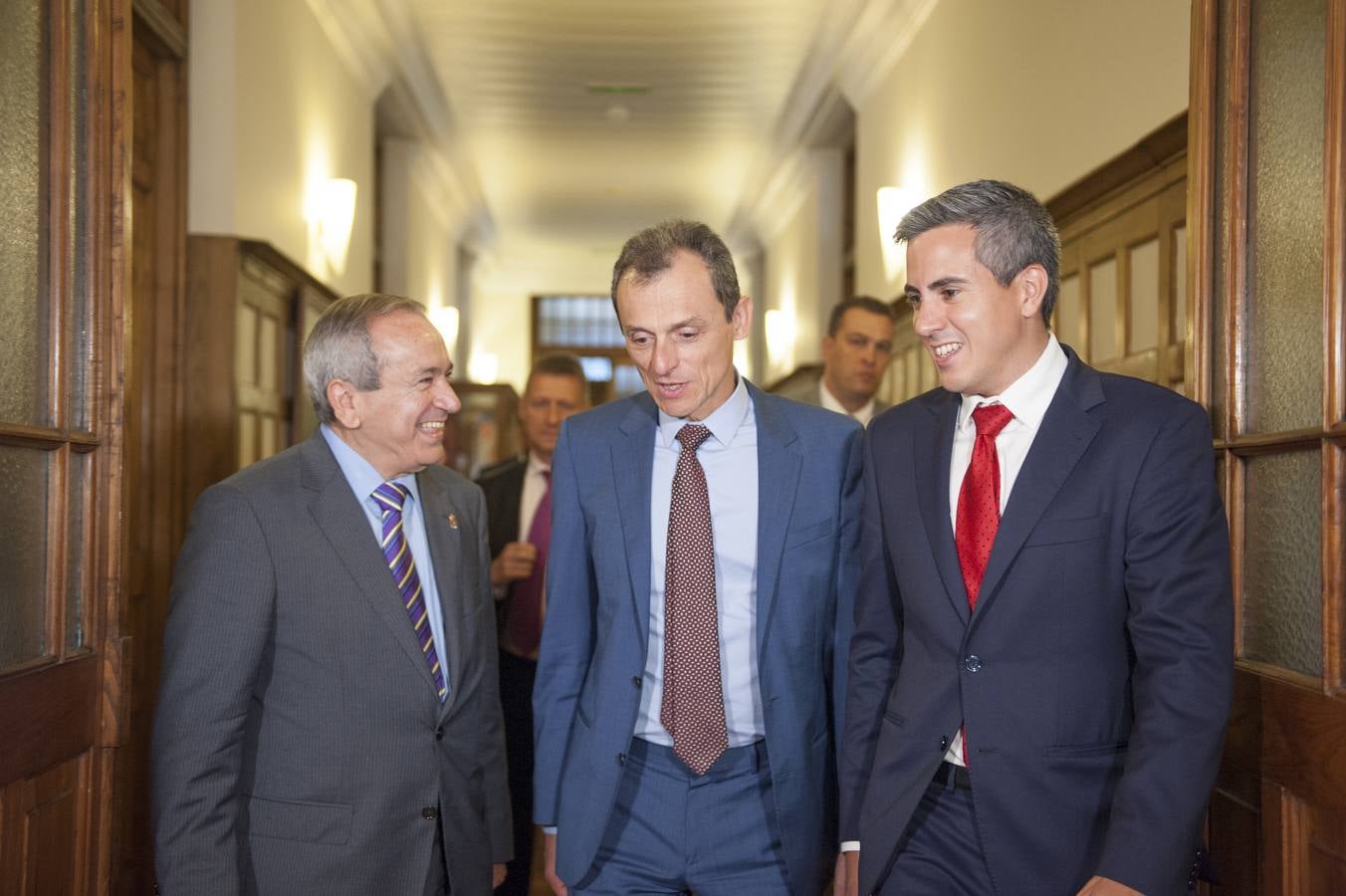 El ministro de Ciencia, Pedro Duque, preside en acto en el Paraninfo de La Magdalena