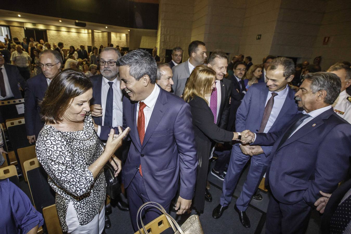 El ministro de Ciencia, Pedro Duque, preside en acto en el Paraninfo de La Magdalena