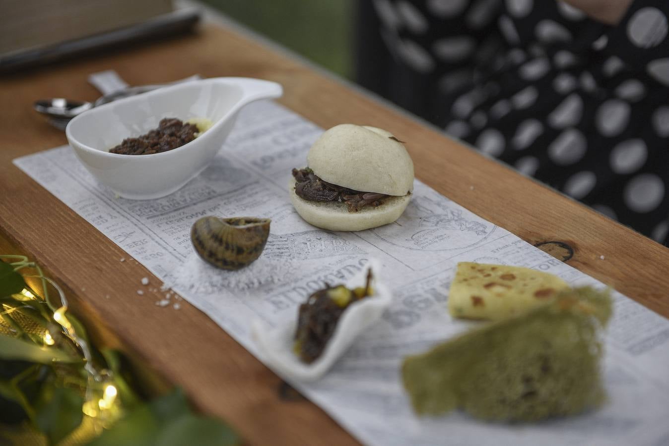 El Parque de la Naturaleza de Cabárceno ofrece este verano la experiencia de cenar en sus telecabinas con un menú elaborado por el chef Sergio Bastard