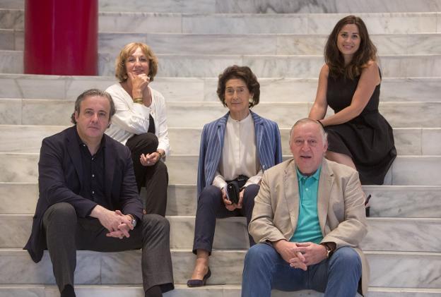 De izquierda a derecha, el maestro Juanjo Mena, Eva Ranea, Paloma O'Shea, Péter Csaba y Miriam Díaz.