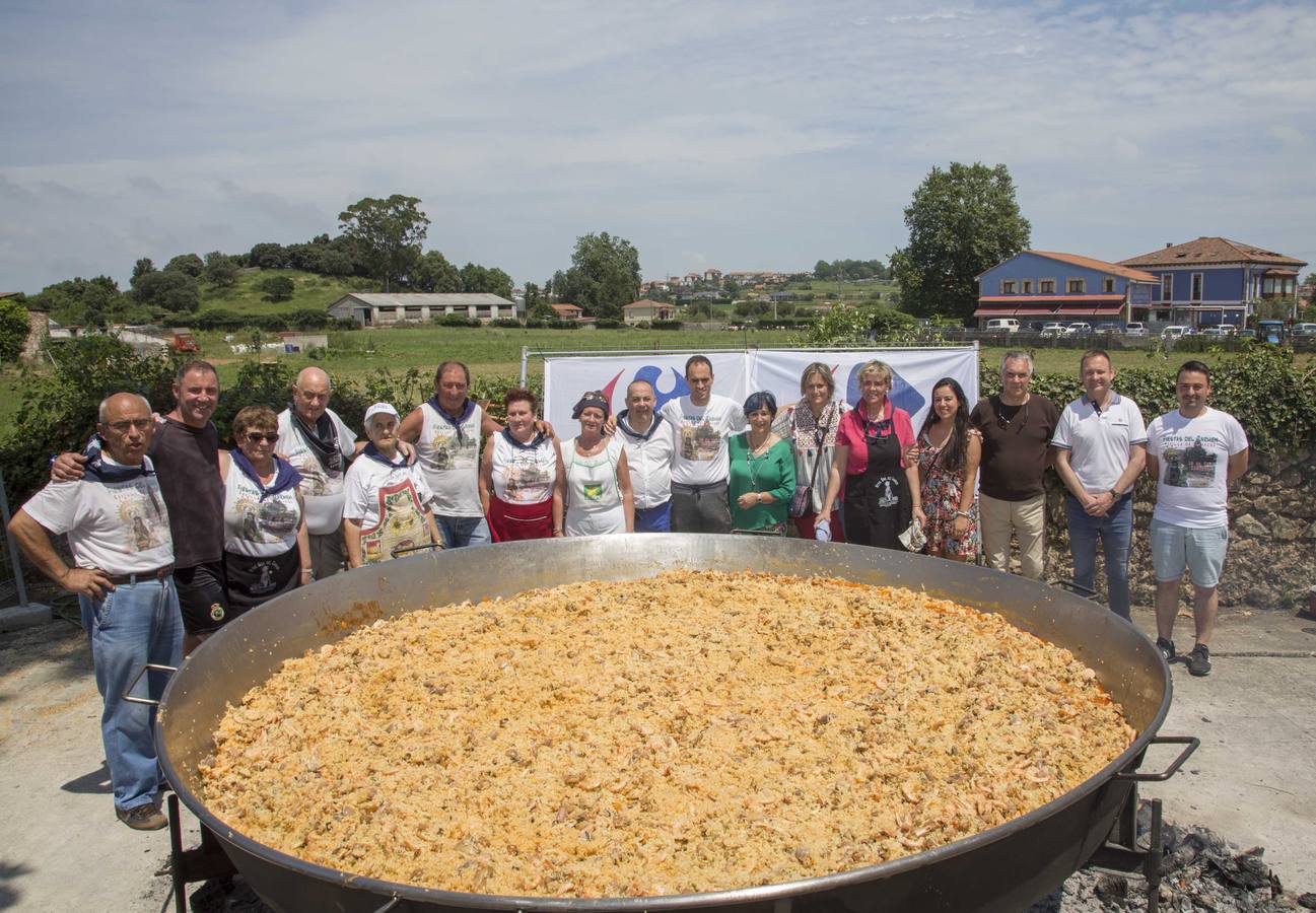 Imágenes del pregón, del concurso de ollas ferroviarias y de la paella solidaria de las fiestas de la Virgen del Carmen de Camargo