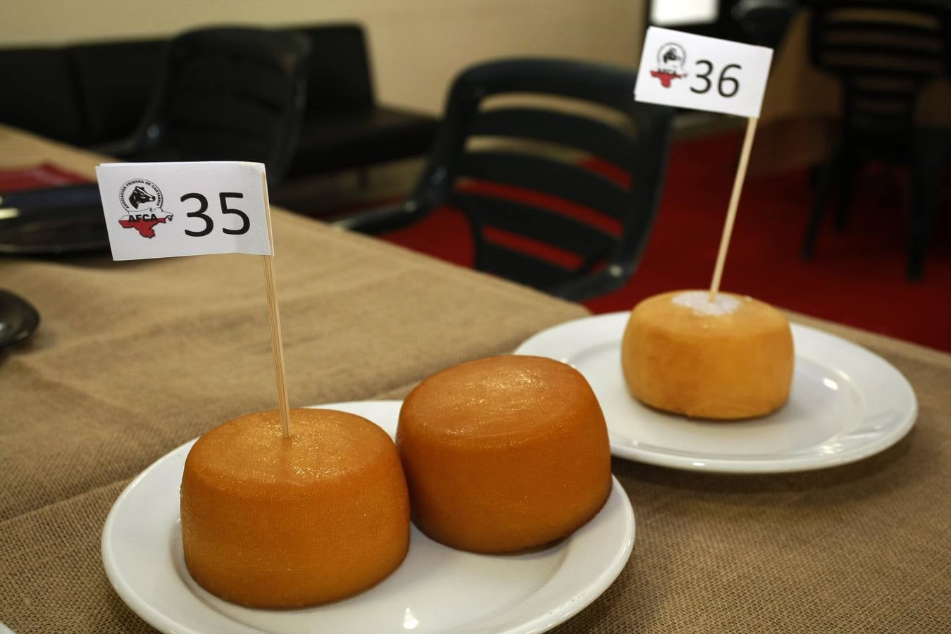 La Asociación Frisona de Cantabria otorga los premios a las marcas Divirín de La Jarradilla, Los Pasiegos y El Macho tras pasar la cata de un jurado de expertos del sector de la gastronomía y productos 