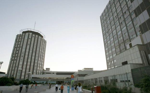Fachada del Hospital de La Paz.