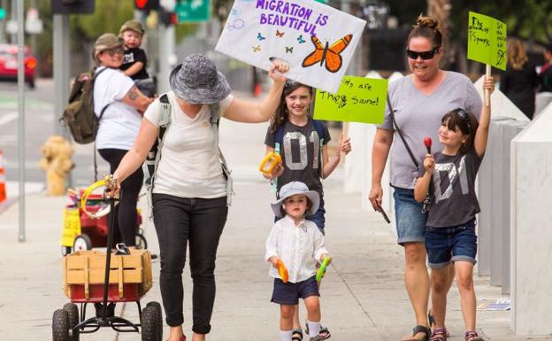 Manifestación contra las separaciones de familias inmigrantes en Los Ángeles. 