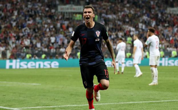 Mandzukic, celebrando su tanto a Inglaterra.