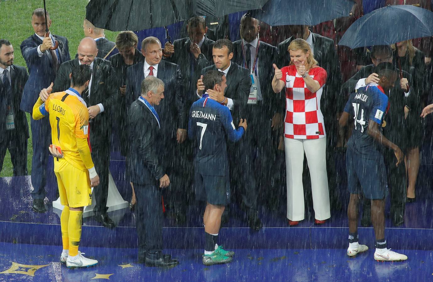 La selección francesa celebra su segunda estrella en la camiseta tras derrotar en la final a Croacia (4-2).