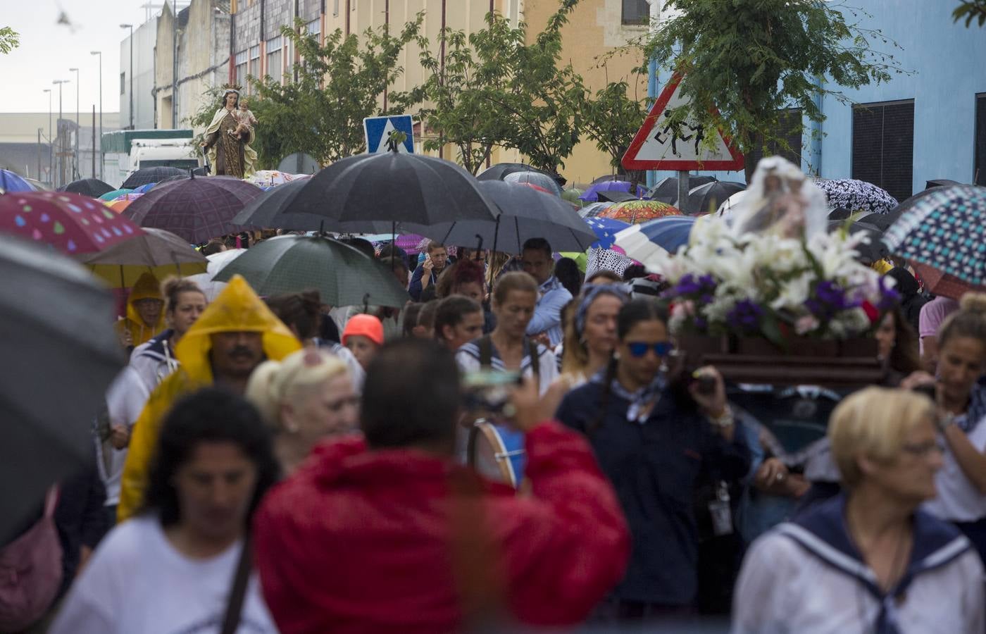 La procesión de esta año ha estado marcada por la intensa lluvia