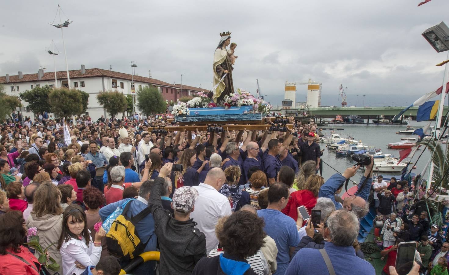 La procesión de esta año ha estado marcada por la intensa lluvia