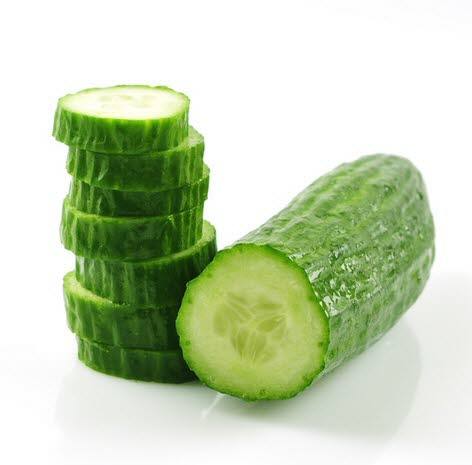 Pepino. Esta hortaliza de piel verde, fruto de la ‘Cucumis sativus’, aporta un sabor suave y ligero. Concretamente la variedad que se utiliza es la de pepino de cristal. 