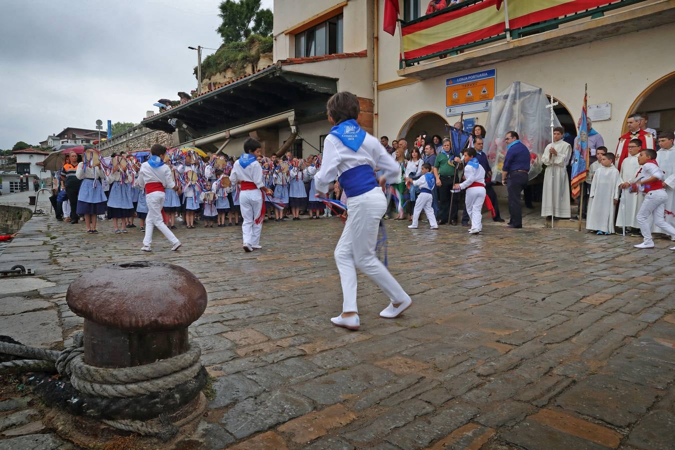 Fotos: Procesión del Cristo del Amparo, en Comillas