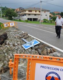 Imagen secundaria 2 - «Los clientes que estaban cenando cogieron las escobas y nos ayudaron a que no entrara el agua»