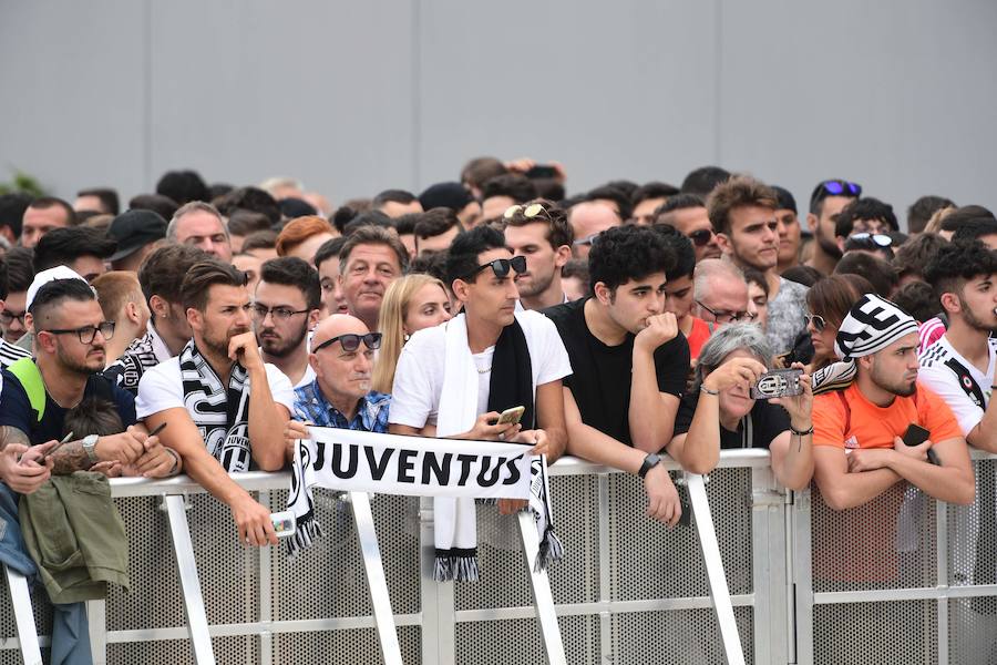 El luso desata la locura entre la afición de la Juventus, que le pide la conquista de la Champions.