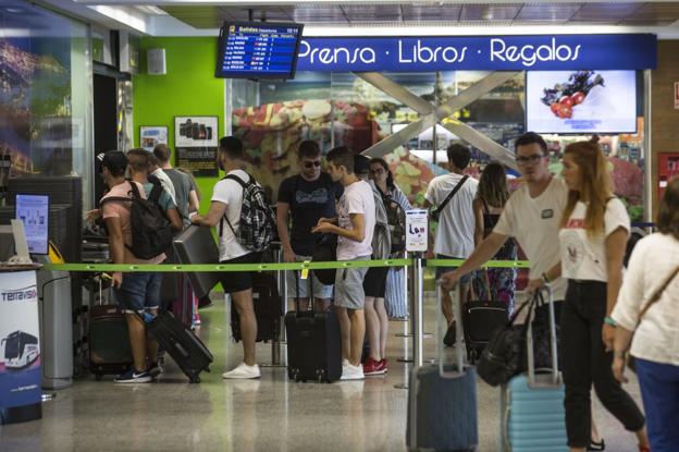 Colas el martes en el aeropuerto