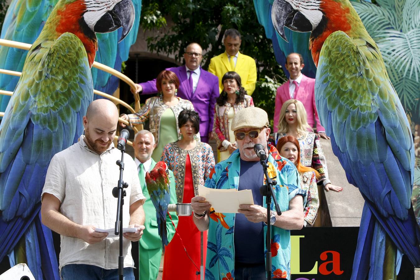 Fotos: La Cubana presenta en la Plaza Mayor de Torrelavega su obra &quot;Adiós Arturo&quot;