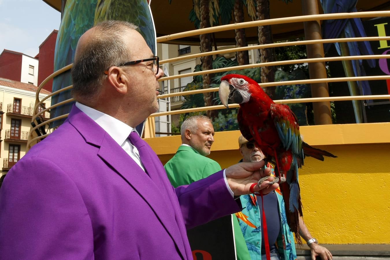 Fotos: La Cubana presenta en la Plaza Mayor de Torrelavega su obra &quot;Adiós Arturo&quot;