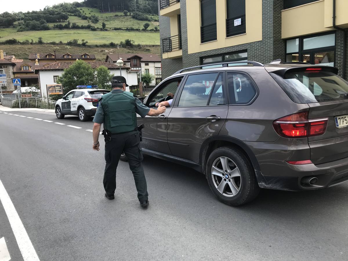 Fotos: Controles de la Guardia Civil en Liébana para dar con Luciano Simón