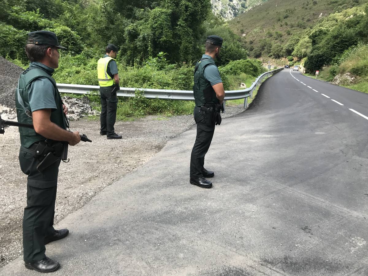 Fotos: Controles de la Guardia Civil en Liébana para dar con Luciano Simón