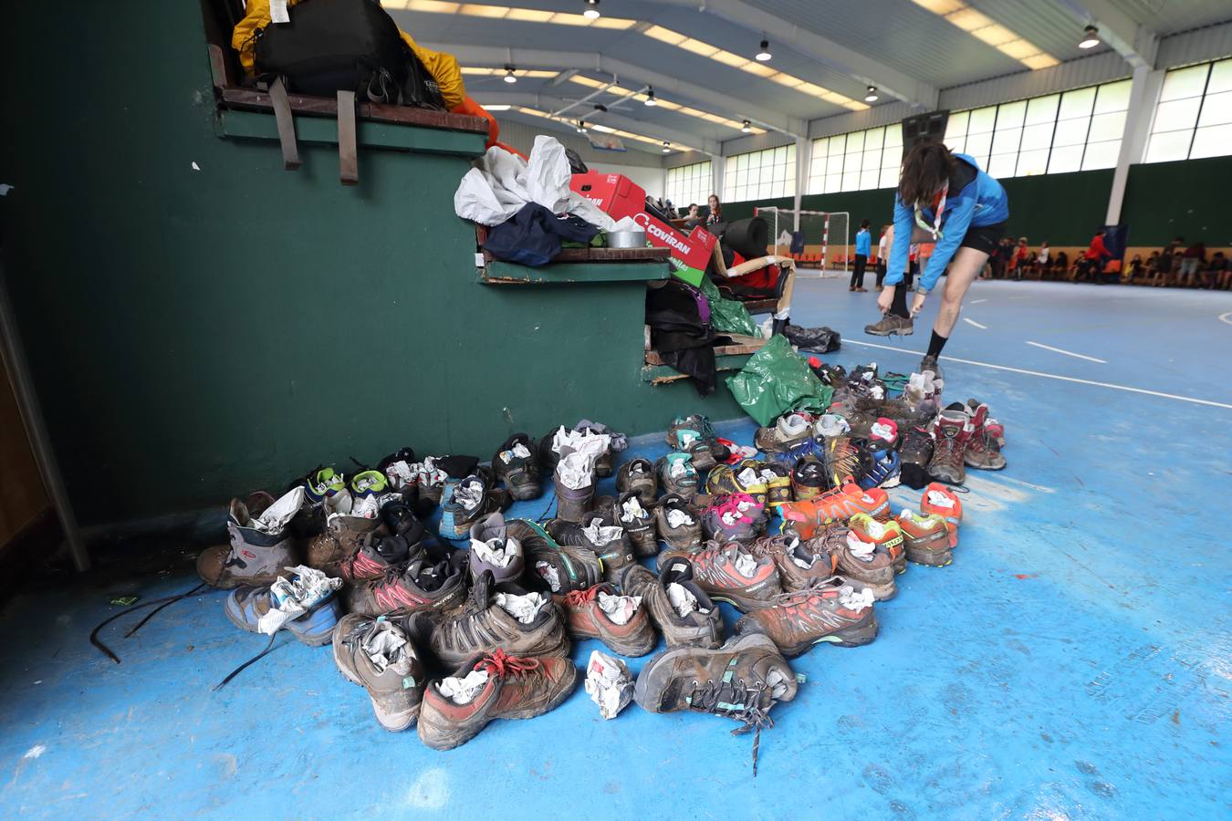 Fotos: Trescientos niños evacuados de un campamento en Rionansa por las fuertes lluvias