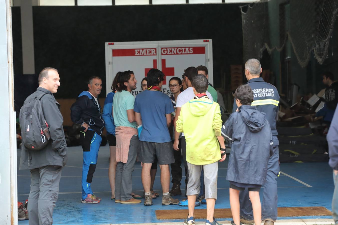 Fotos: Trescientos niños evacuados de un campamento en Rionansa por las fuertes lluvias