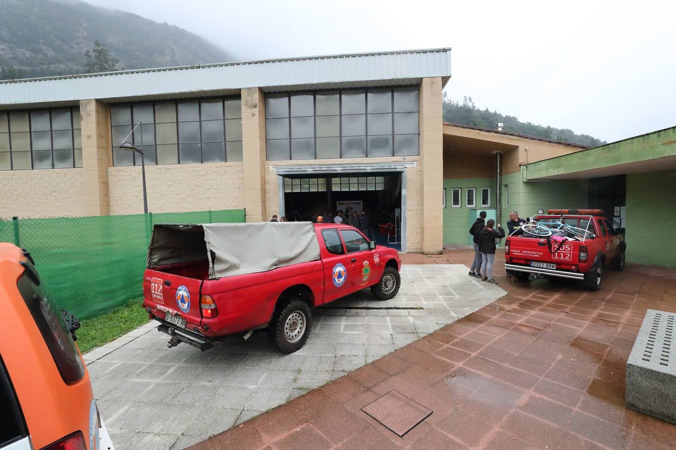 Fotos: Trescientos niños evacuados de un campamento en Rionansa por las fuertes lluvias