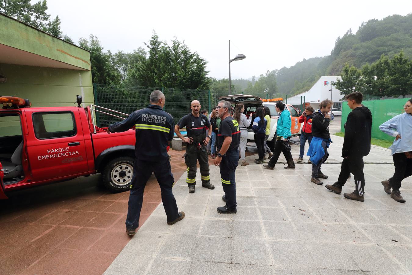 Fotos: Trescientos niños evacuados de un campamento en Rionansa por las fuertes lluvias