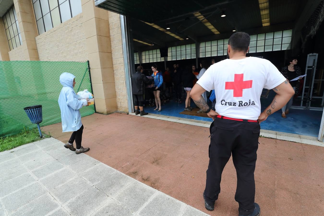 Fotos: Trescientos niños evacuados de un campamento en Rionansa por las fuertes lluvias