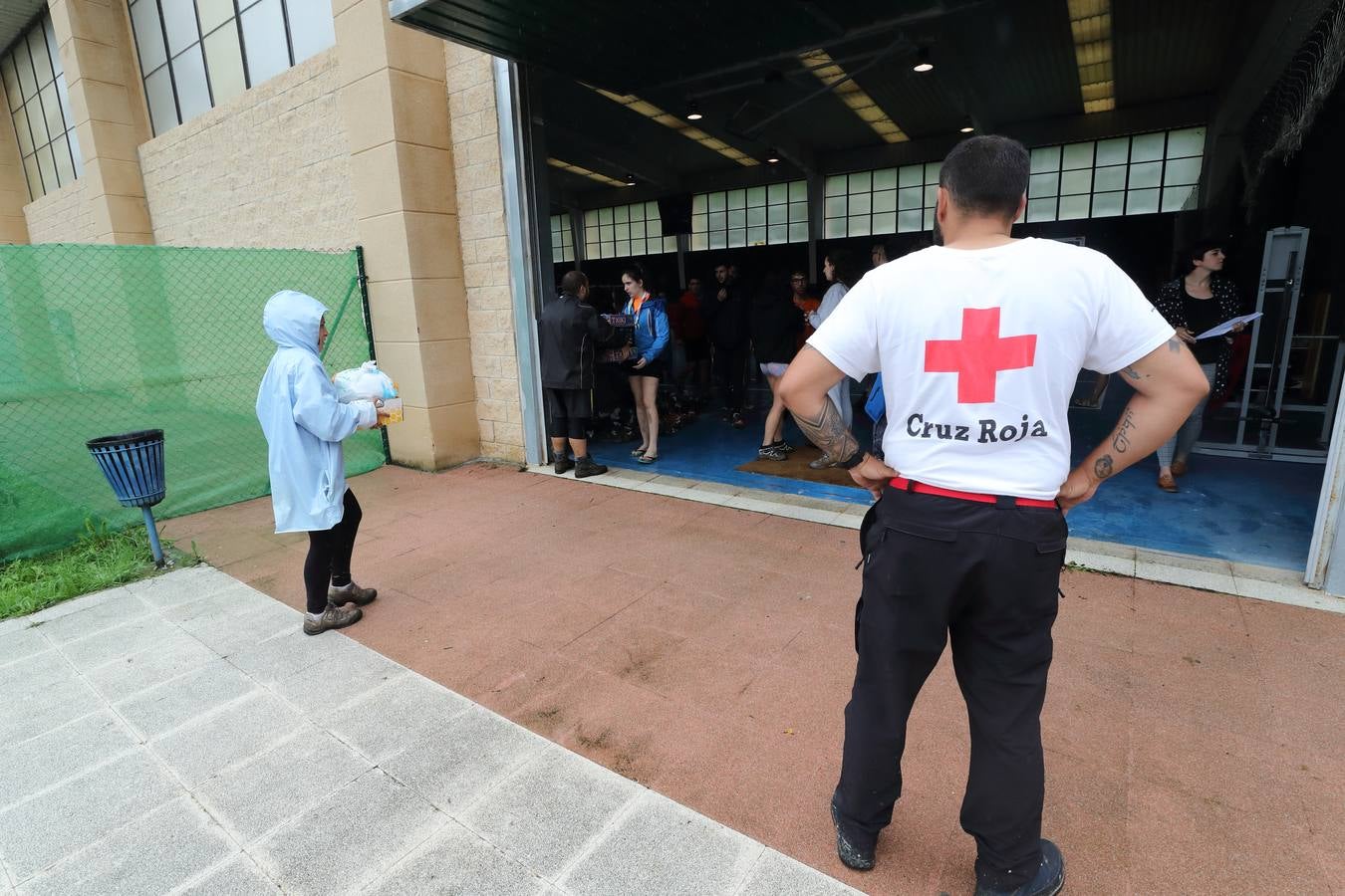 Fotos: Trescientos niños evacuados de un campamento en Rionansa por las fuertes lluvias