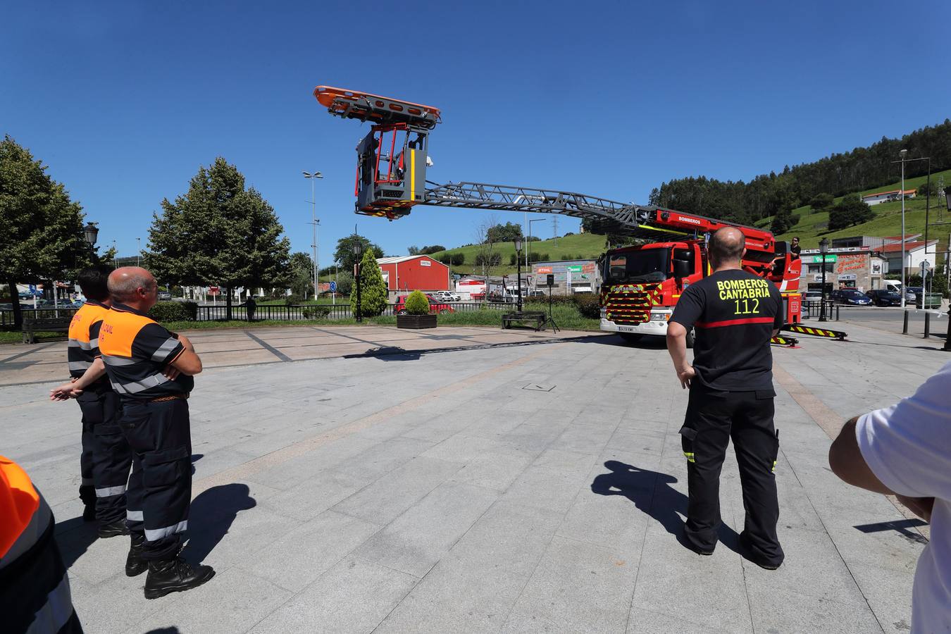 Fotos: Nueva autoescala para los bomberos de la zona occidental