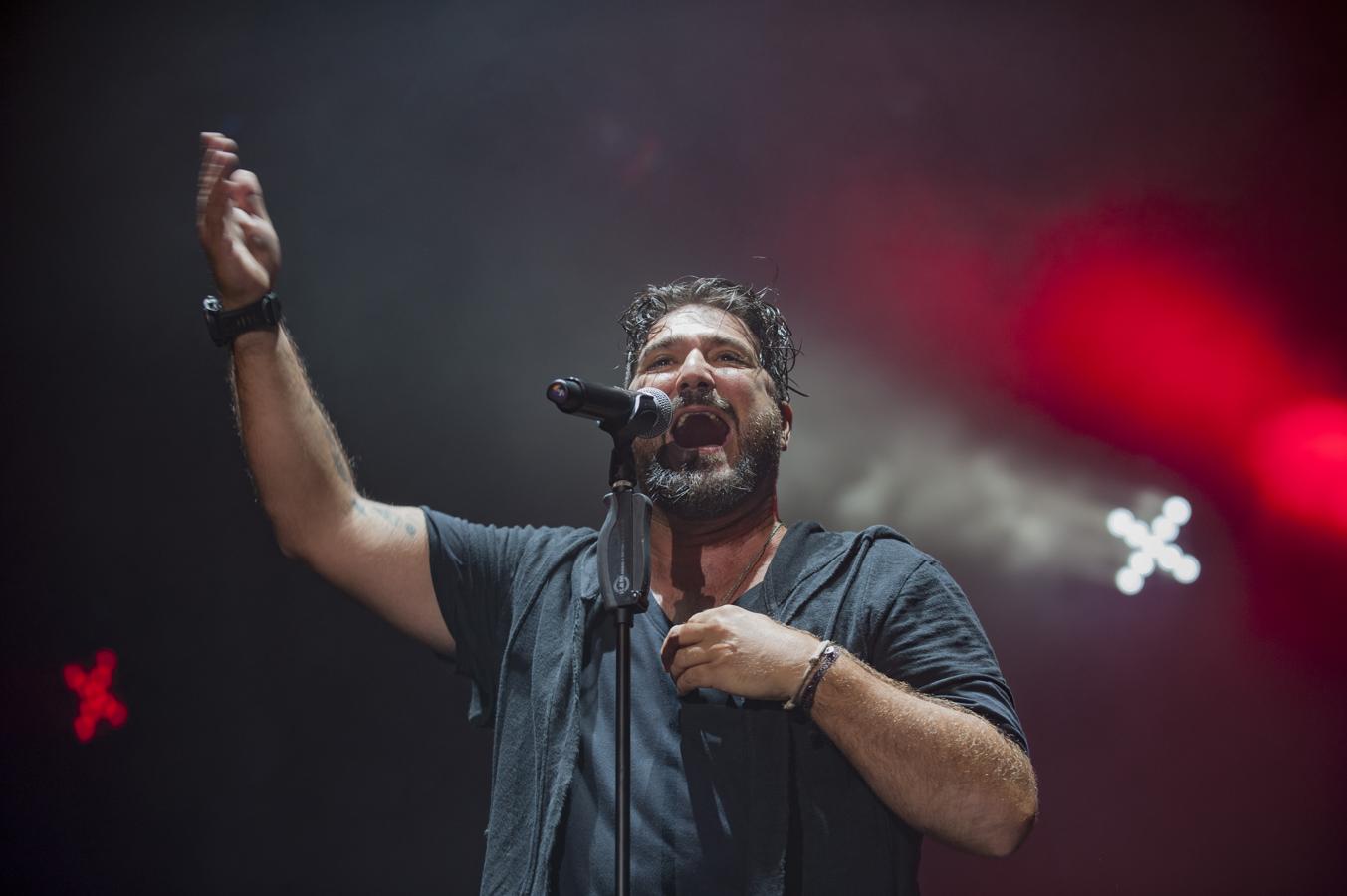 El cantante Antonio Orozco cerró anoche en Torrelavega los conciertos de la primera jornada del X Música en Grande
