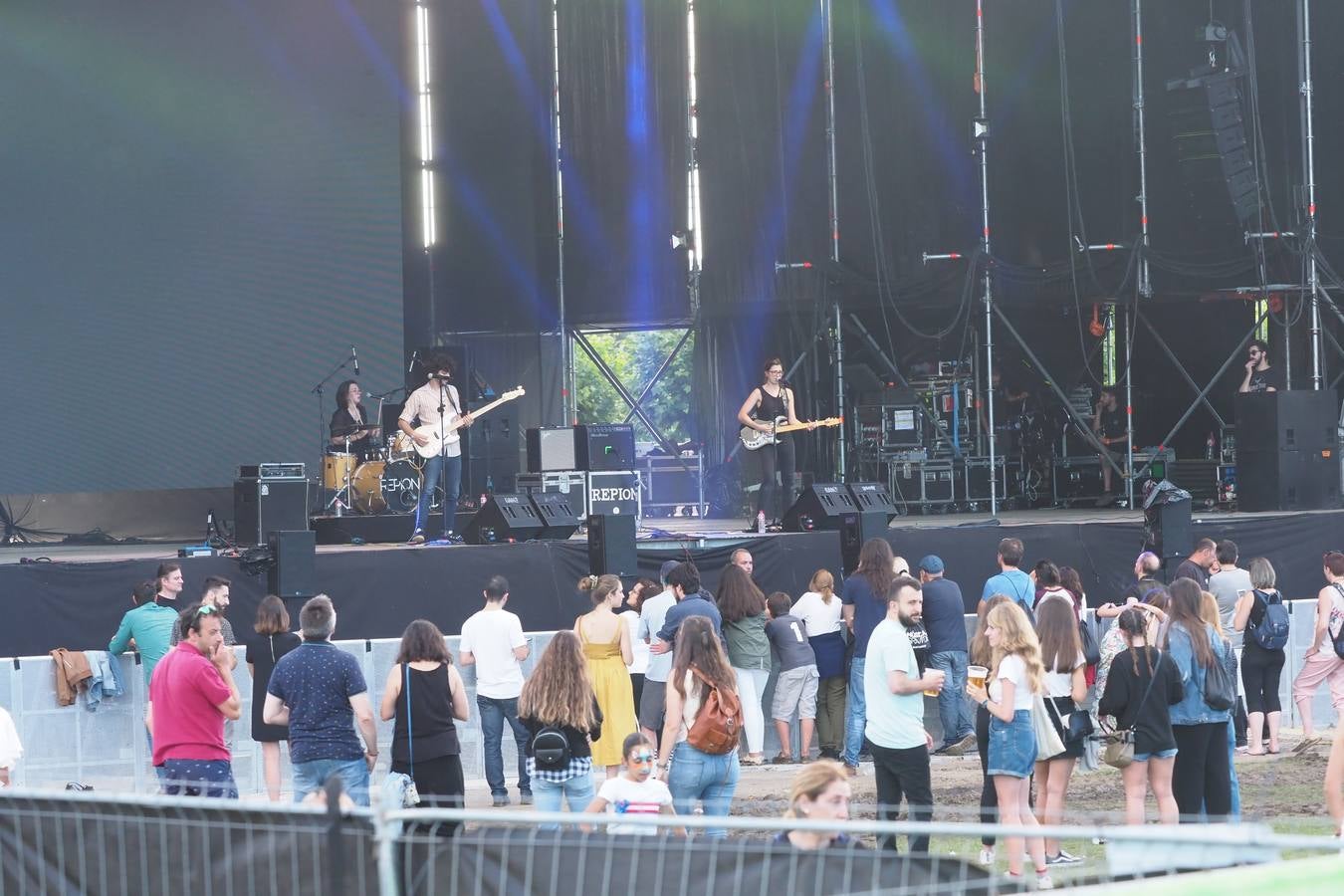 Los conciertos de La Campa celebraron el domingo el Viva Pop Festival, con Taburete, Bombai, Carolina Durante, Repion y Lucía Gil.