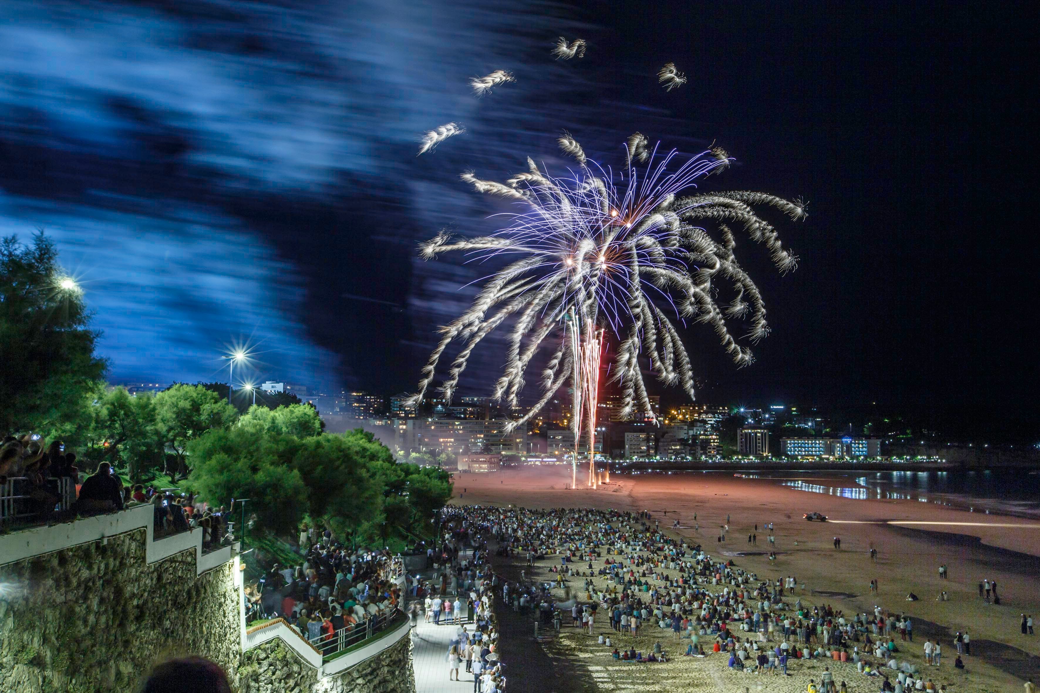 Fotos: El Sardinero se ilumina con los fuegos artificiales