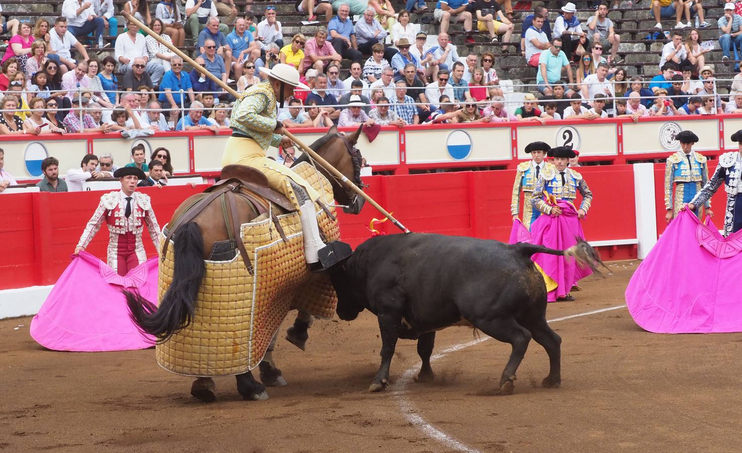 Fotos: Primera corrida de toros de la Feria de Santiago 2018