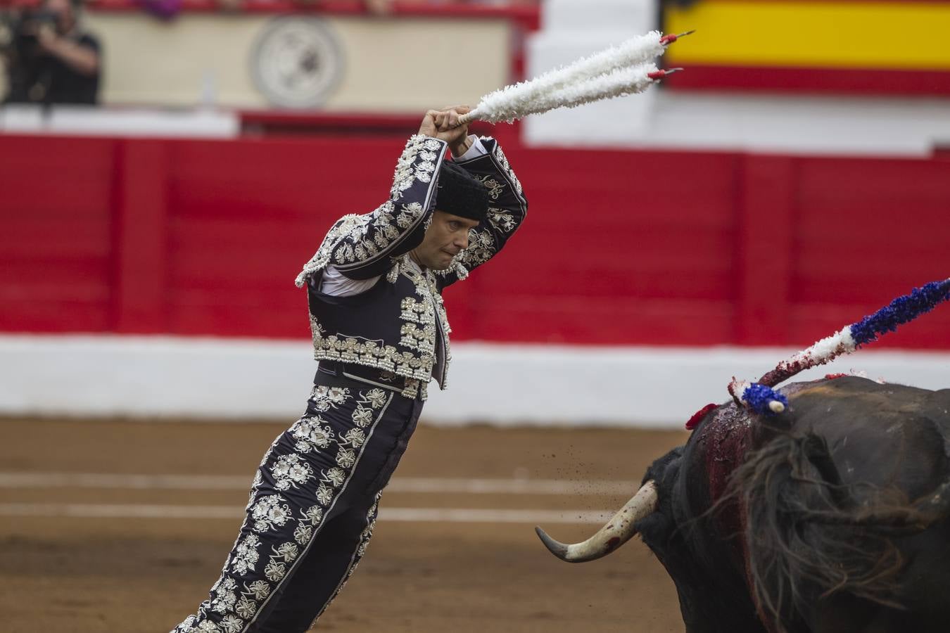 Fotos: Perera sale por la puerta grande en la segunda corrida de toros de la Feria de Santiago