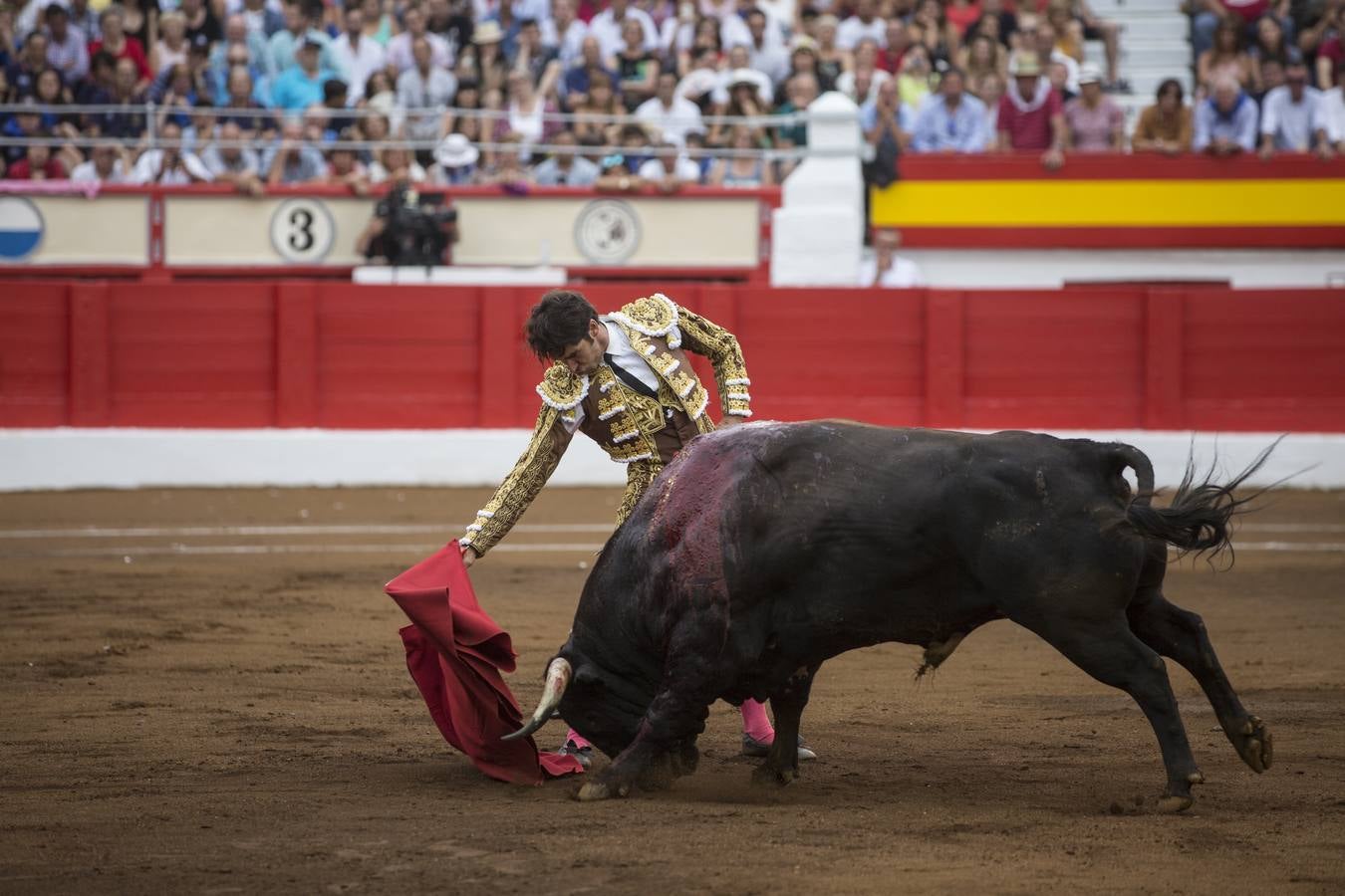 Fotos: Perera sale por la puerta grande en la segunda corrida de toros de la Feria de Santiago