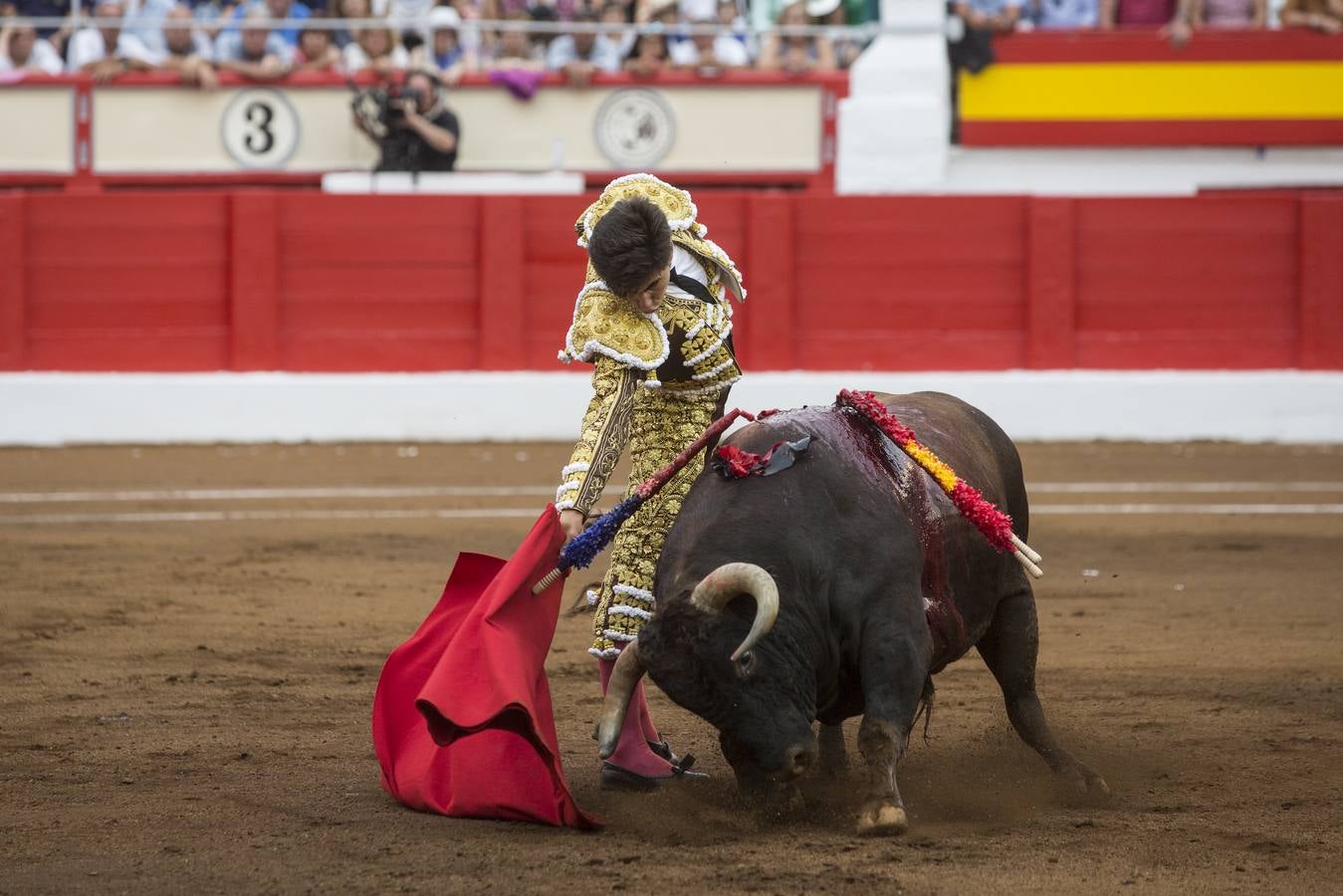 Fotos: Perera sale por la puerta grande en la segunda corrida de toros de la Feria de Santiago