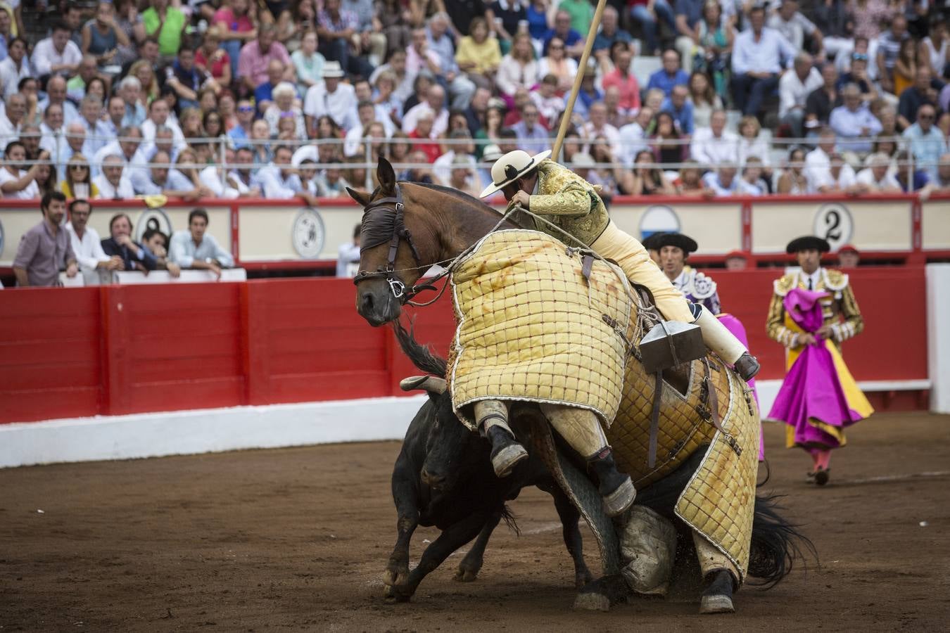 Fotos: Perera sale por la puerta grande en la segunda corrida de toros de la Feria de Santiago