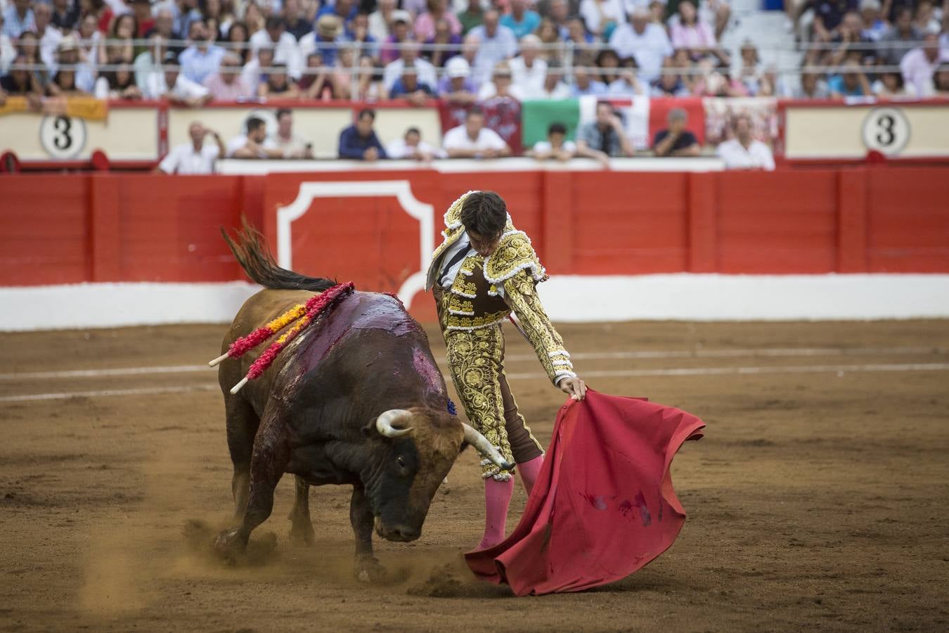 Fotos: Perera sale por la puerta grande en la segunda corrida de toros de la Feria de Santiago