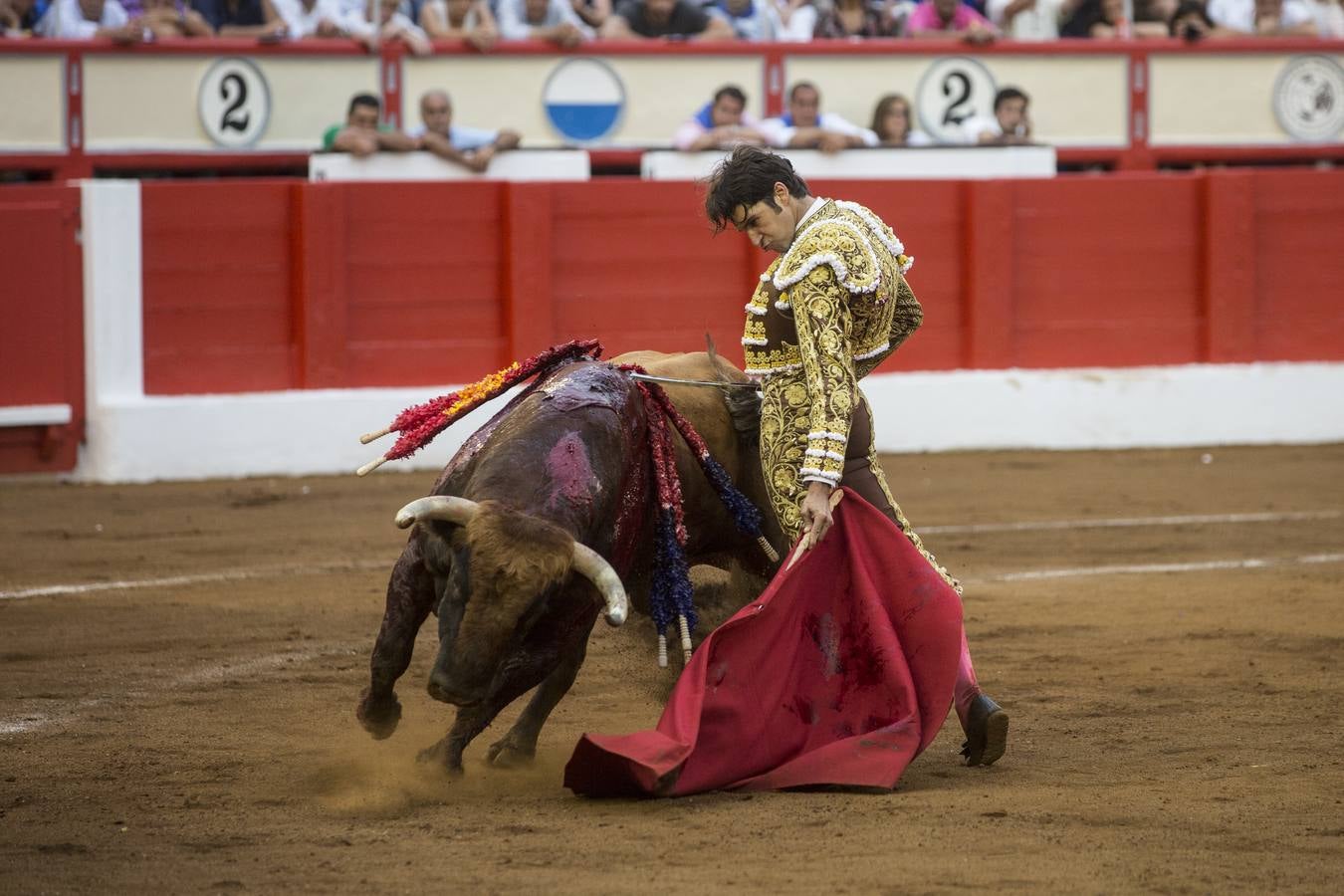 Fotos: Perera sale por la puerta grande en la segunda corrida de toros de la Feria de Santiago