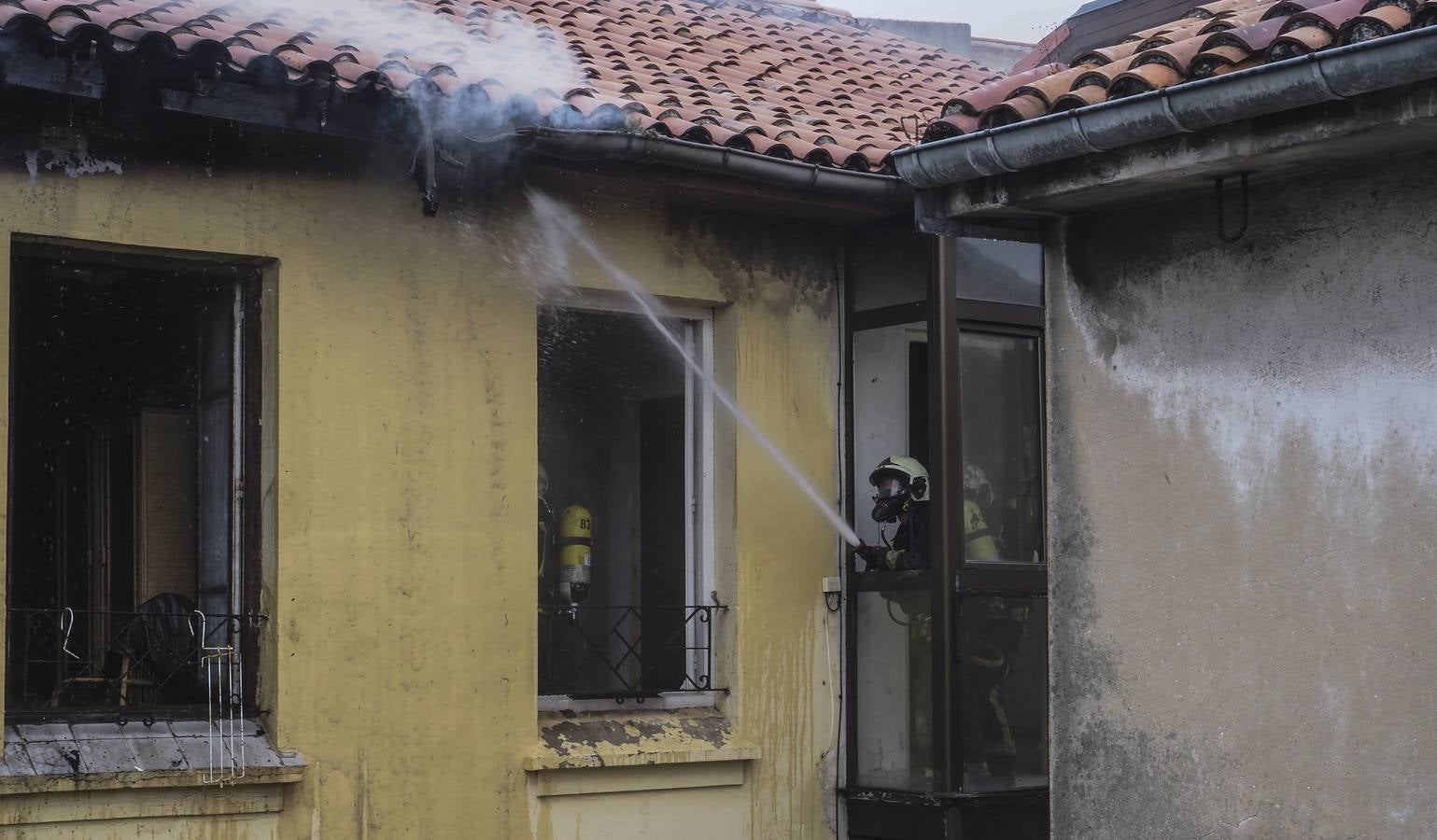 Fotos: Incendio en la calle San Sebastián de Santander