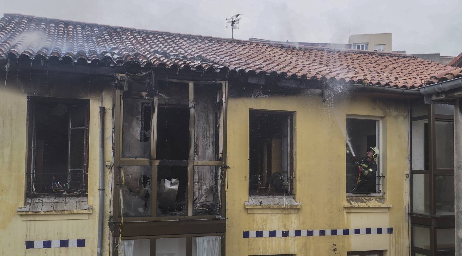 Fotos: Incendio en la calle San Sebastián de Santander